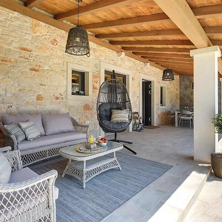 Gorgeous Home In Krnica * 卡尼卡
