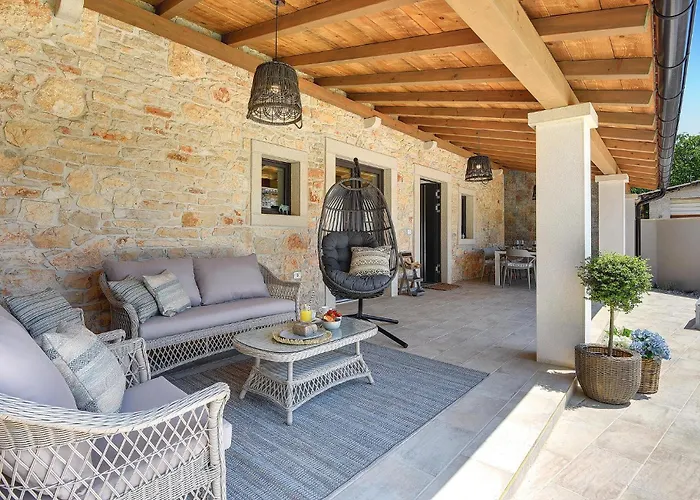 Stunning Home In Krnica With Wifi * Krnica