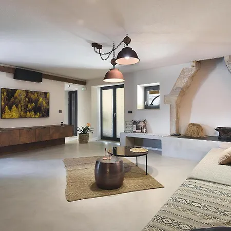 Gorgeous Home In Krnica * קרניצה